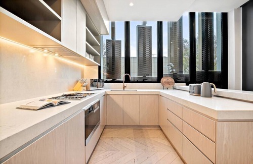 Port Melbourne House | Luxury VIP 4-Bedroom Townhouse in Port Melbourne
