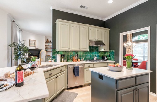 Hutto House | Luxury w/Resort Pool+Hot Tub+Game Room+Volleyball