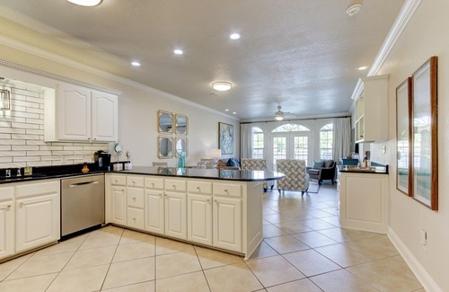 Lakeland Condo | Luxury WATERFRONT Condo on Lake Hamilton w /1-Car Garage. Min 30 day rental.