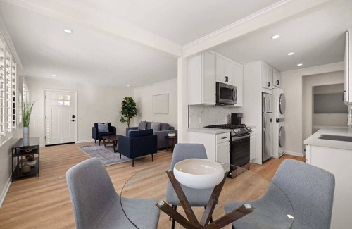 West Beach Apartment | Luxury West Beach Getaway, Blocks to Pier and Beach