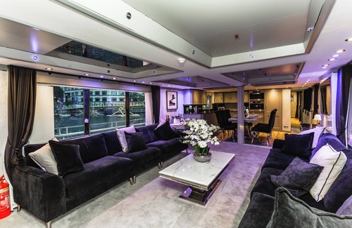Canary Wharf Boat Rental | Luxury Yacht