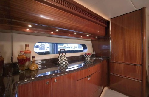 Riverwalk Fort Lauderdale Boat Rental | Luxury Yacht stay Fort lauderdale