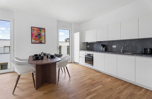 Boeblingen Apartment | Luxus 4 Room Apart. ARTDECÓ I Terrace I Panzer KaserneI Family & Pet I Parking