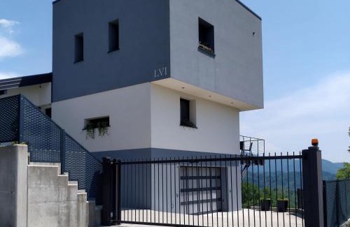 Tarcento House | Lvi Retreat