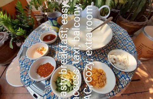 Khlong Tan Nuea Apartment | Lychee Room w balcony Near AirportTrain BTS Sukhumvit 2min walk 7-11
