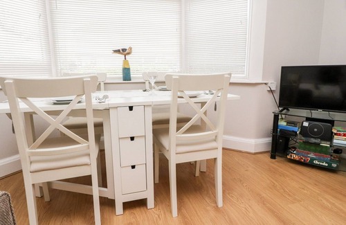 Lytham St. Anne's Cottage | LYTHAM HOUSE, pet friendly, with a garden in Lytham St. Annes