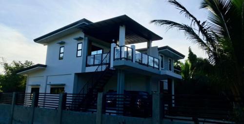 Pasuquin House | M11 Z Guest House