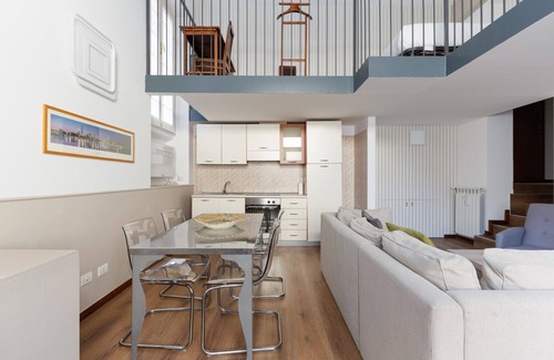 Zona Zara House | M5 Istria & Marche Roomy Lofted Studio Apt x2
