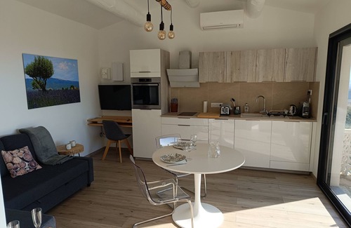 Saint-Hippolyte-le-Graveyron Bed & Breakfast | Maison Ensoleillée, Grande Terrasse Avec vue Panoramique et Accès Piscine