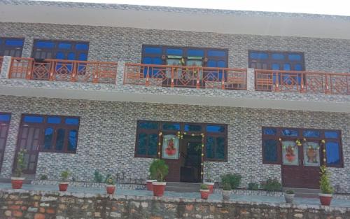 Vijaypur Cabin | Maa Bhagwati Himdarshan Hotel and Restaurant By StayApart