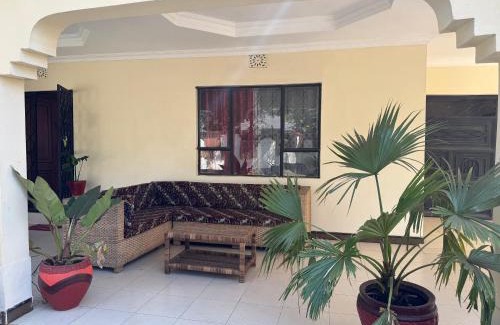 Arusha Bed & Breakfast | Maasai house