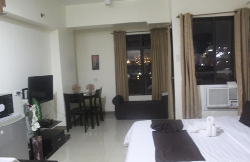Mabolo Apartment | Mabolo Garden Flat 2STUDIOS 8pax near Ayala Mall freePOOL GYM