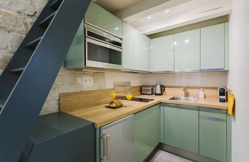 Madeleine Apartment | Madeleine Area Charming & Stylish Studio