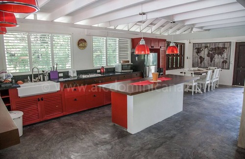 Las Terrenas Villa | Madera del SOL 300 m from Playa Las Ballenas - Swimming pool and large garden