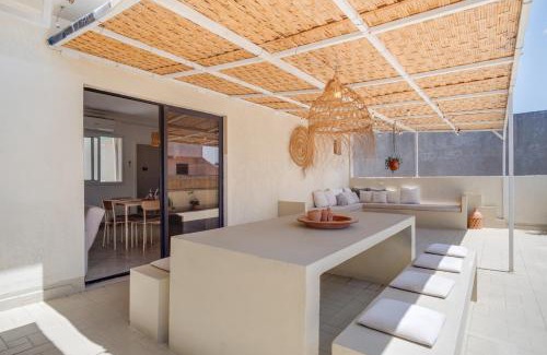Bni Makada Apartment | Magnificent Apartment with Private Rooftop Terrace