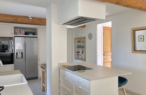 Cabrieres-d'Avignon Villa | Magnificent 5 bedroom villa with pool near Gordes