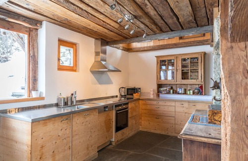 Mayens-de-Riddes Ski Chalet | Magnificent large chalet on the slopes more information La gouille à l'ours