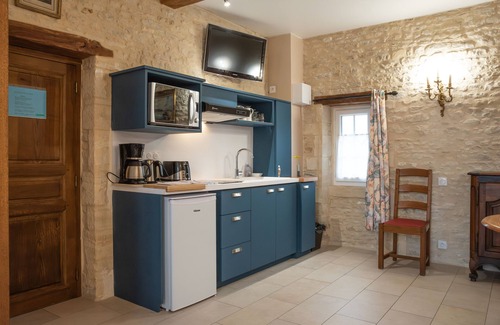 Meuvaines Apartment | Magnificent studio with garden views