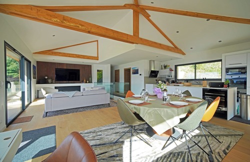 Saint-Eustache Apartment | Magnificent Takapuna Loft with lake and mountain views