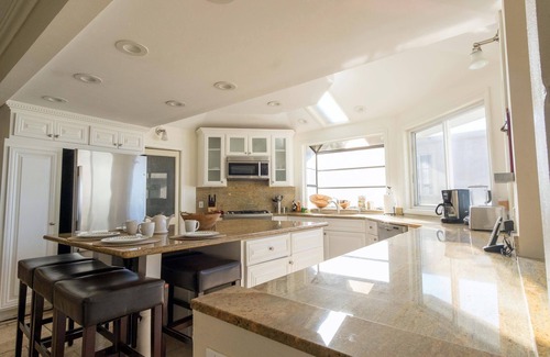 Oxnard Shores House | Magnificent Victorian-Modern House on the sand of Mandalay Beach