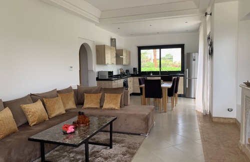 Issen Villa | Magnificent Villa with heated swimming pool and fenced garden not overlooked