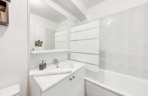 Quartier du Pont-de-Flandre Apartment | Magnifique studio la villette avec parking