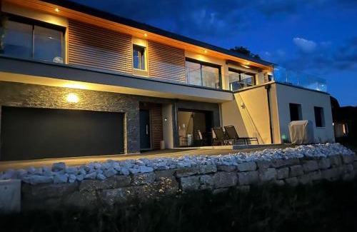 Saint-Eustache Apartment | Magnifique Suite Takapuna 4/6p vue lac & montagne