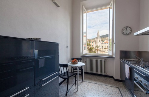 Lerici Apartment | Magnolia Apartment · Historic Seaview Apart. with free Priv. Parking