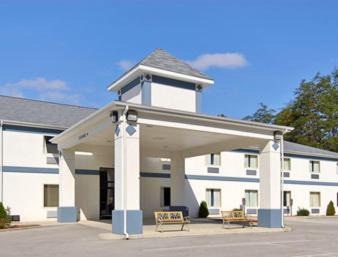 Malone Hotel | Magnuson Hotel West Liberty