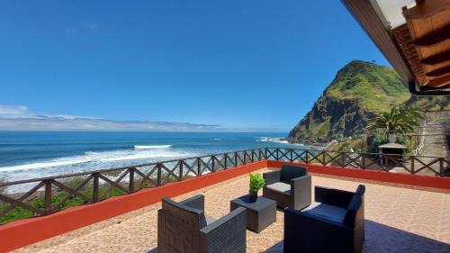 Porto da Cruz House | Maiata Beach House by HR Madeira