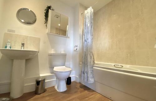 Bray on Thames Apartment | Maidenehad Spacious Spectacular and Modern 3 Bedroom 2 Bathroom Penthouse 14