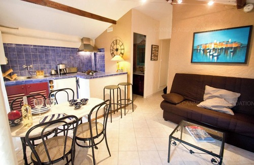 Le Suquet Apartment | Maillot-0008-Provençal charm inside and outside
