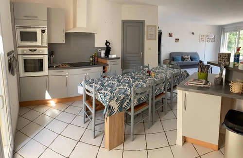 Uzer House | Maison Agréable Avec Piscine