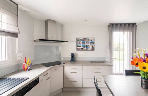 Mordelles House | Maison Avec Piscine,au Calme Proche des Commodités et Sites Bretons, Exposée sud