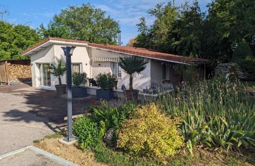 Curel House | Maison avec piscine intérieure, terrasse et Wi-Fi gratuit à Curel - FR-1-611-92