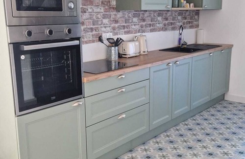 Ceyzerieu House | Maison Bohème Avec Bain Nordique. Vélo et Table de Ping-pong. Animaux Bienvenus