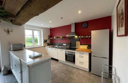 Monetay-sur-Loire House | Maison bourbonnaise rénovée avec cour privée et terrasse paisible - FR-1-489-107