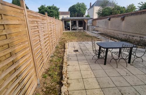 Chalons-en-Champagne House | Maison cosy avec Balnéo & jardin