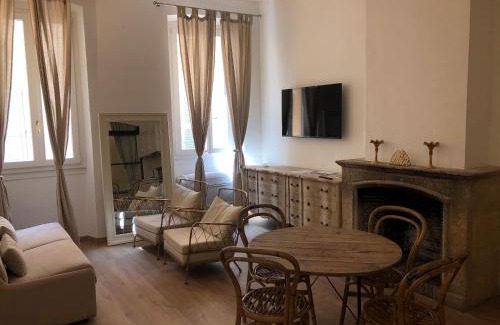 Old Town Apartment | Maison d' Orange - Ponche