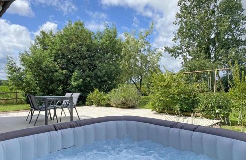 Les Ventes-de-Bourse House | Maison de campagne isolée avec grand jardin et spa, idéale pour familles et amis - FR-1-497-211
