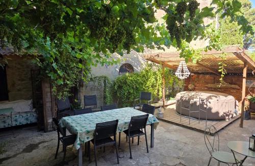 Capestang House | maison de campagne avec jaccuzi à bulles