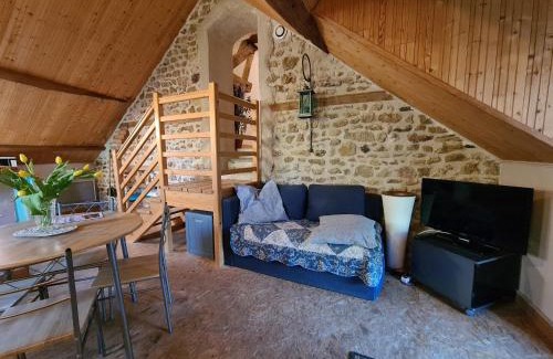 Le Menoux House | Maison de charme avec piscine, proche de la Creuse et attractions touristiques - FR-1-591-62