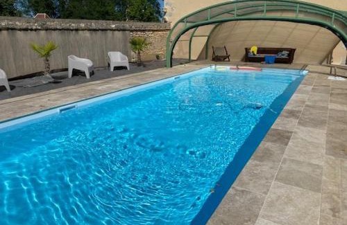 Ardentes House | Maison de charme avec piscine couverte, vélos, barque et coin pêche, proche Châteauroux et George Sand - FR-1-591-168