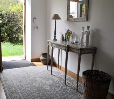 Sougeres-en-Puisaye House | Maison de famille piscine et vue