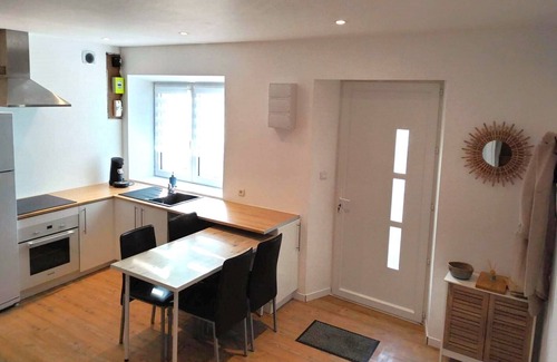 Le Bourgneuf-la-Foret House | Maison de bourg avec accès commerces à pied