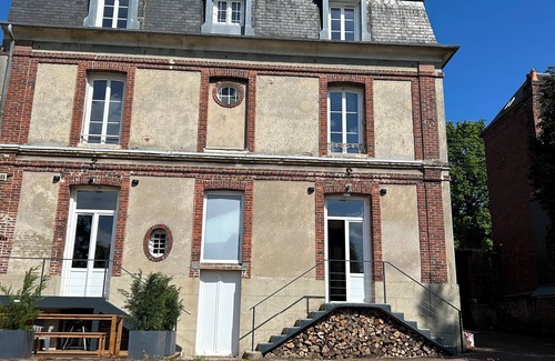 Lisieux House | Maison de Maître en Centre Ville Avec un Grand Jardin Ensoleillé !