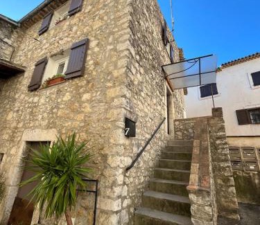 La Colle-sur-Loup Apartment | Maison de village chaleureuse