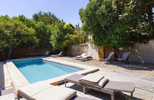 Mouries House | Maison de village à Mouriès avec piscine chauffée et jardin verdoyant, à 1 min des commerces - FR-1-599-69