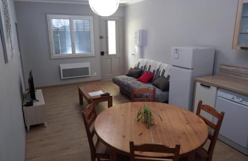 Saint-Just Apartment | Maison de village confortable entièrement rénovée