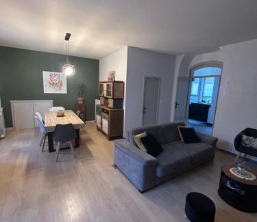 Lourdes Apartment | MAISON DE VILLE AVEC GARAGE ET TERRASSE